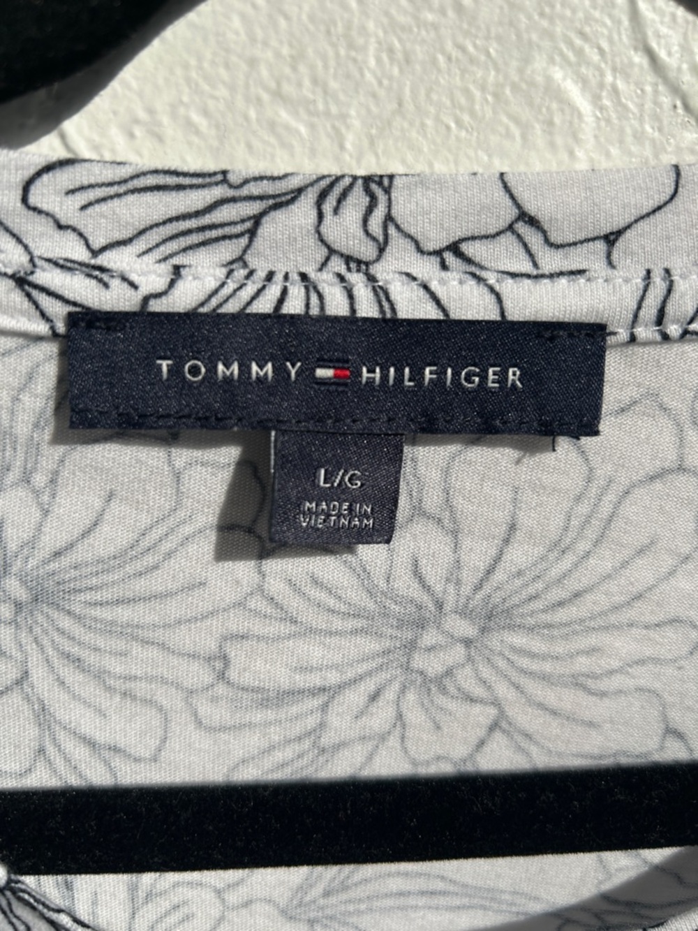 Tommy Hilfiger White Floral Tie-Front Crop Top - Picture 4 of 5